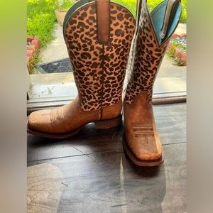 Ariat women’s square toe boots